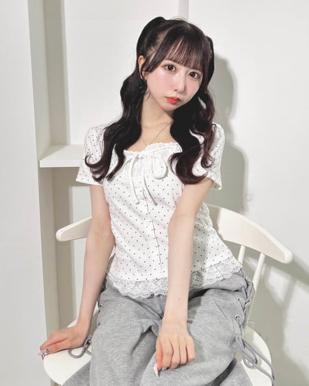 レースレイヤード風フロントボタン半袖リブトップス