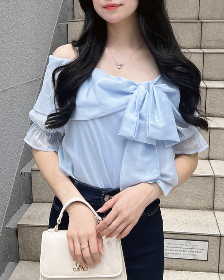 【WEB限定】シアーオフショルリボン半袖ブラウス