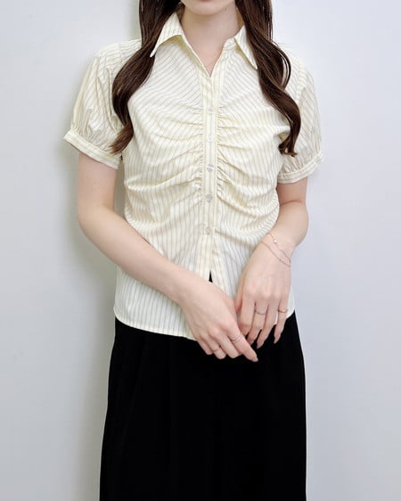【SOELA】フロントギャザーシルエットシャツ