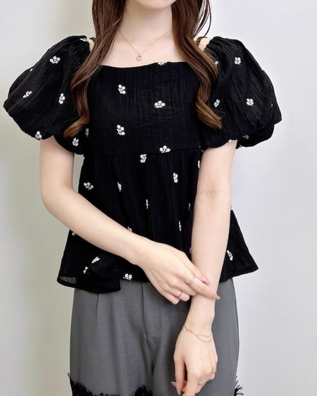 INGNI(イング) 2Wayフラワー刺繍ペプラムブラウス クロ