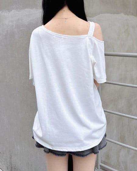 INGNI(イング) 肩ベルト付ワンショルナンバリングTシャツ オフホワイト