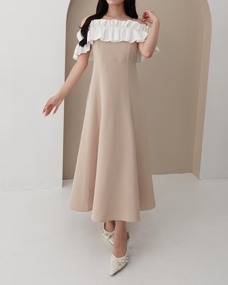 【SOELA】【6／22 24時までの限定価格】フリルバックレースアップワンピース