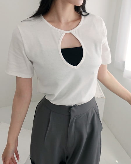 【SOELA】【6／29 24時までの限定価格】カットアウト半袖トップス