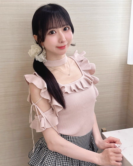 【WEB限定】チョーカー付肩開きフリルニット