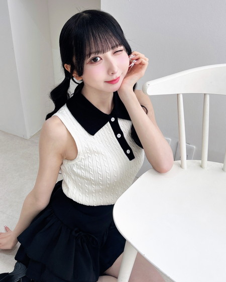 襟配色ノースリポロニット