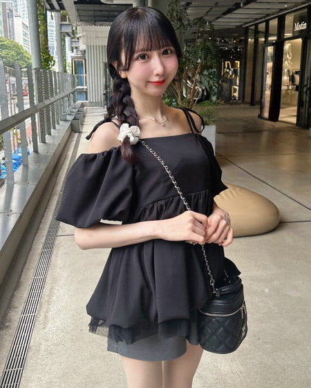 INGNI(イング) 裾チュールバルーンオフショルチュニック クロ