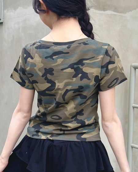 INGNI(イング) Vネックラインストーンクロス付ロゴTシャツ メイサイ