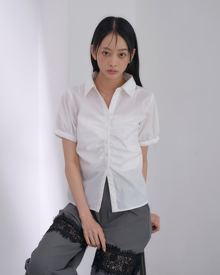 【SOELA】【7／6 24時までの限定価格】フロントギャザーシルエットシャツ