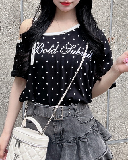 肩ベルト付刺繍ロゴTシャツ