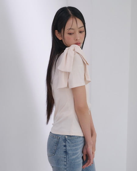 INGNI(イング) ワンショルリボンTシャツ オフホワイト