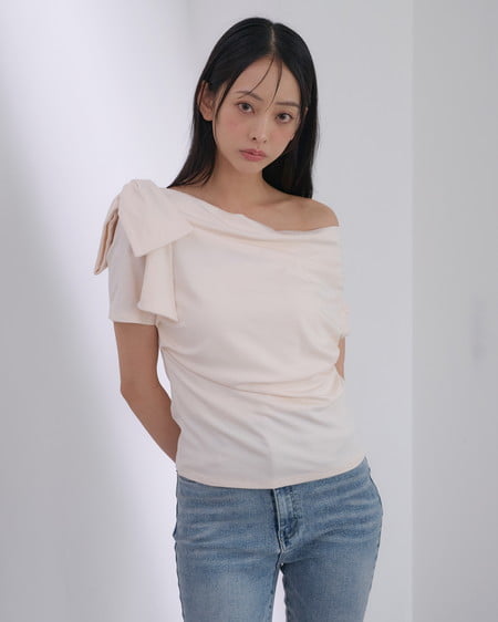 INGNI(イング) ワンショルリボンTシャツ オフホワイト