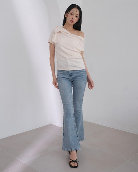 INGNI(イング) ワンショルリボンTシャツ オフホワイト