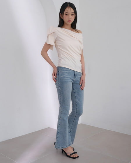 INGNI(イング) ワンショルリボンTシャツ オフホワイト