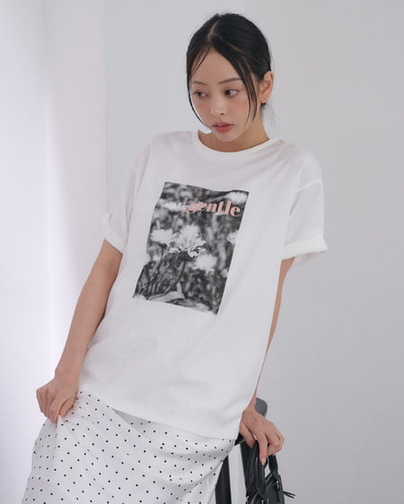 INGNI(イング) フラワーフォトTシャツ オフホワイト