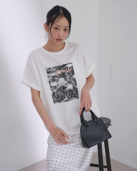 INGNI(イング) フラワーフォトTシャツ オフホワイト