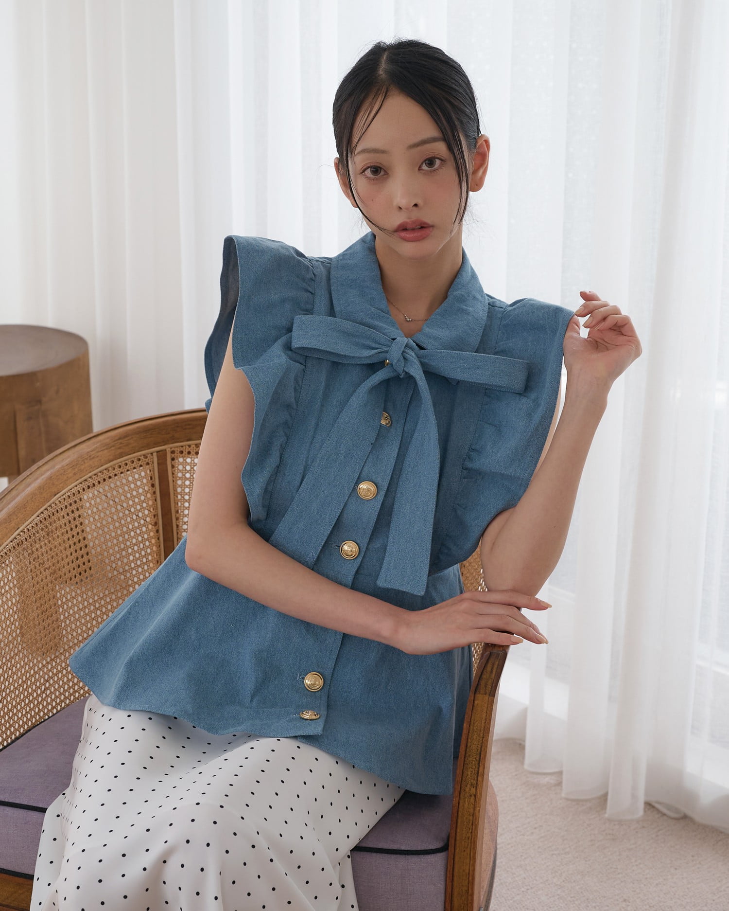 SOELA】【8／10 24時までの限定価格】フリルデニムボウタイシャツ