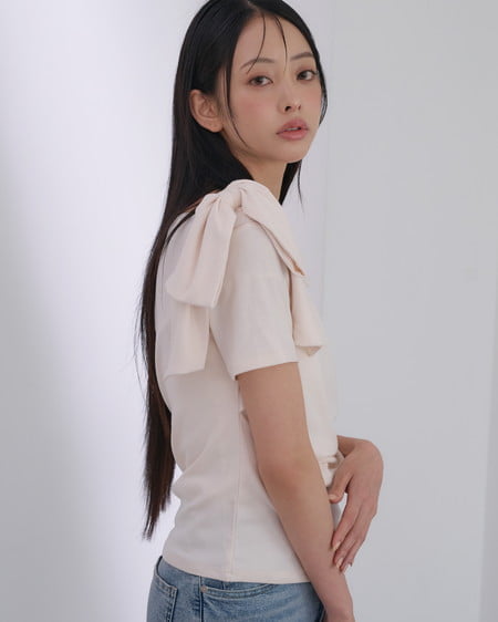 INGNI(イング) ワンショルリボンTシャツ オフホワイト