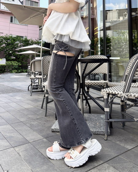 INGNI（イング） サイドリボンフレアデニムパンツ ｸﾞﾚｰ