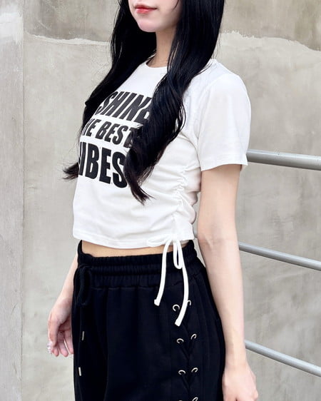 INGNI(イング) ラインストーン飛ばしロゴTシャツ オフホワイト/クロ