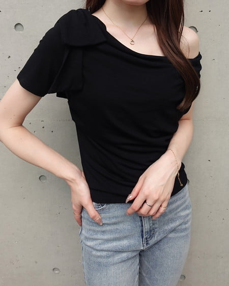 INGNI(イング) ワンショルリボンTシャツ クロ