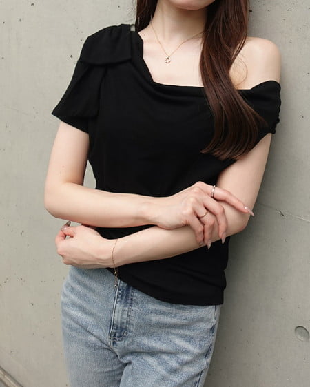 INGNI(イング) ワンショルリボンTシャツ クロ