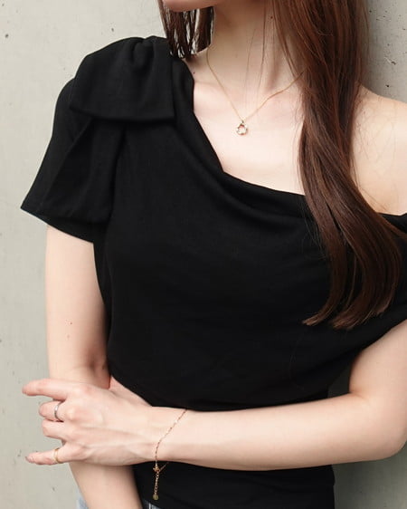 INGNI(イング) ワンショルリボンTシャツ クロ