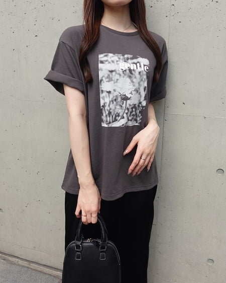 INGNI(イング) 【SOELA】【7／20 24時までの限定価格】フラワーフォトTシャツ ﾁｬｺｰﾙｸﾞﾚｰ