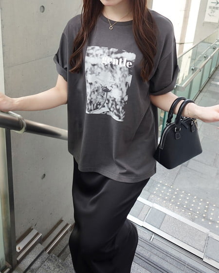 INGNI(イング) フラワーフォトTシャツ チャコールグレー