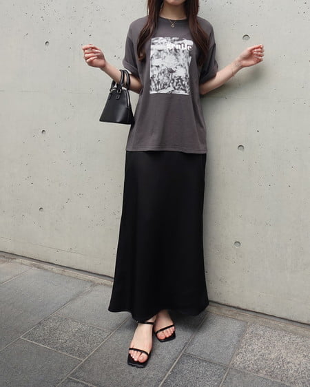 INGNI(イング) フラワーフォトTシャツ チャコールグレー