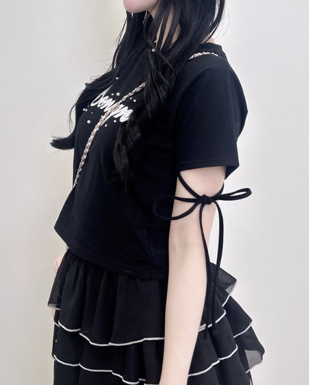 INGNI(イング) ビジュー飛ばし袖リボンレースロゴTシャツ クロ/オフホワイト