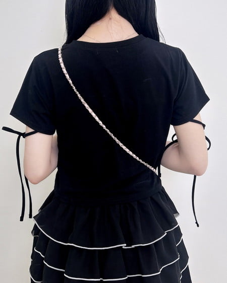 INGNI(イング) ビジュー飛ばし袖リボンレースロゴTシャツ クロ/オフホワイト