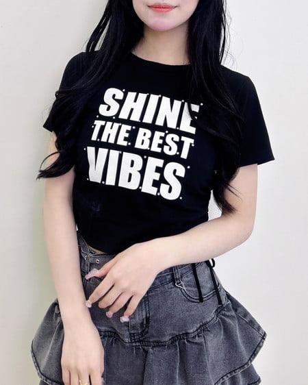 INGNI(イング) ラインストーン飛ばしロゴTシャツ クロ/オフホワイト