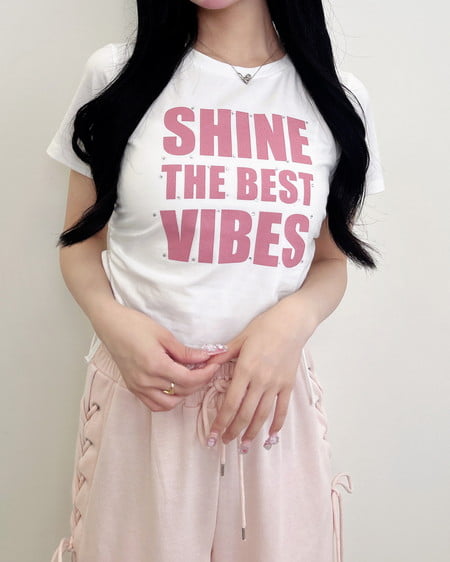 INGNI(イング) ラインストーン飛ばしロゴTシャツ オフホワイト/ピンク