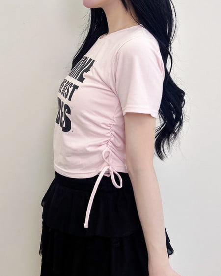 INGNI(イング) ラインストーン飛ばしロゴTシャツ ピンク/クロ