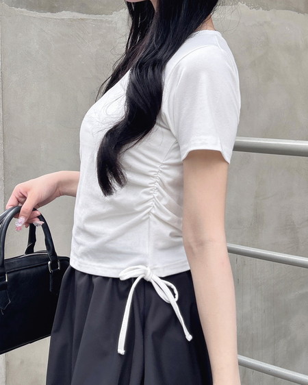INGNI（イング） テープロゴラメTシャツ ｵﾌﾎﾜｲﾄ