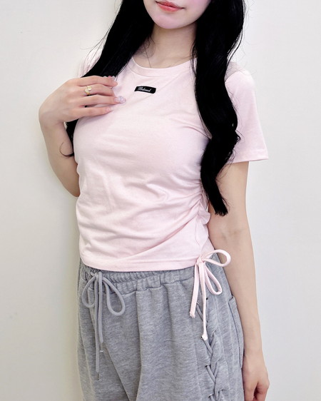 テープロゴラメTシャツ