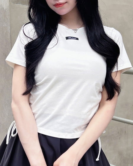 INGNI(イング) テープロゴラメTシャツ オフホワイト