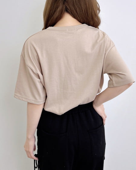 INGNI（イング） かすれロゴヘンリーネックチュニックTシャツ ﾍﾞｰｼﾞｭ/ｸﾛ