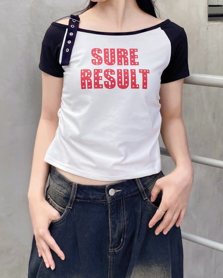 肩ベルトラインストーン付ロゴラグランTシャツ（ＯＵＴＬＥＴ）