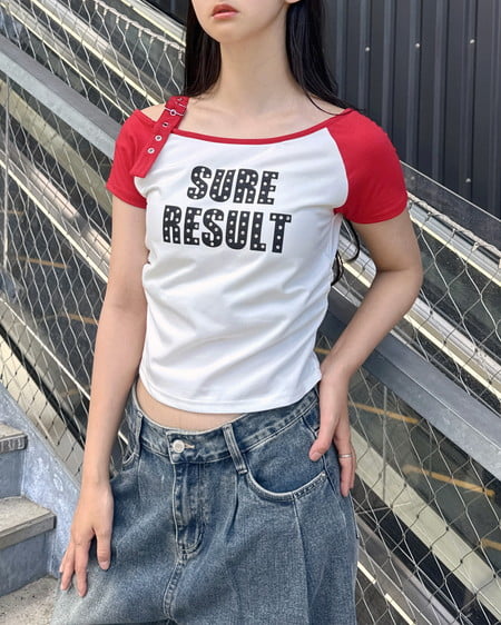 肩ベルトラインストーン付ロゴラグランTシャツ（ＯＵＴＬＥＴ）