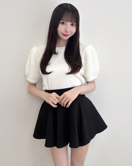 INGNI(イング) 袖フェザー装飾飛ばしニット アイボリー