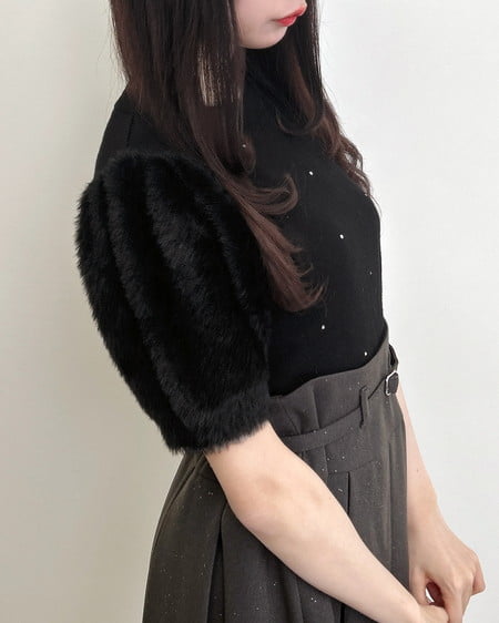 INGNI(イング) 袖フェザー装飾飛ばしニット クロ