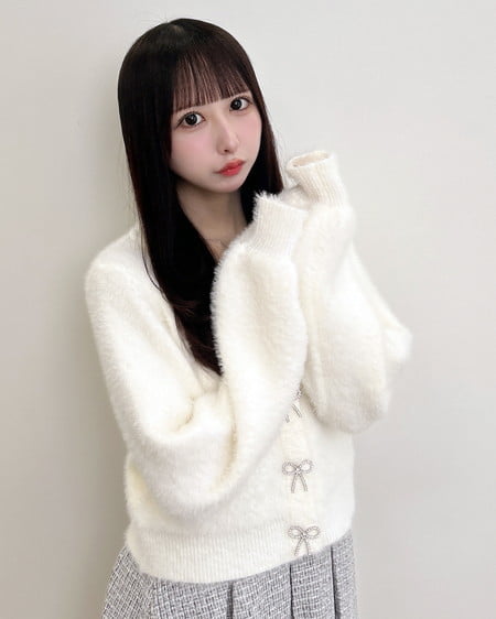 INGNI(イング) Vネックリボンボタンフェザーニットカーディガン アイボリー
