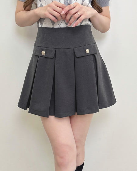 フラップボタンプリーツスカパン
