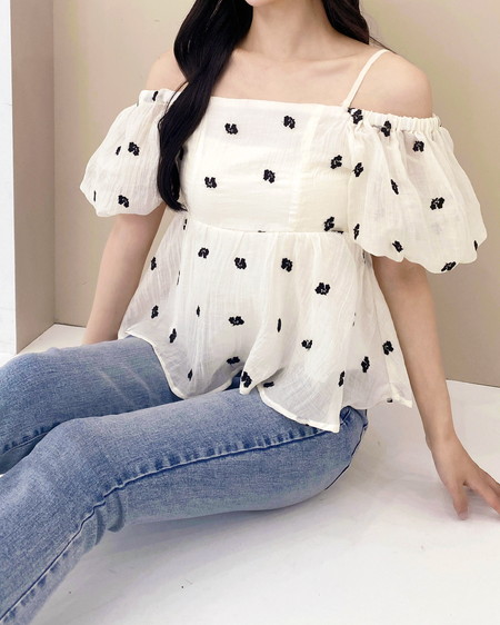 【SOELA】【INGNI STORE限定価格】2Wayフラワー刺繍ペプラムブラウス