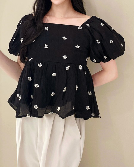 【SOELA】【INGNI STORE限定価格】2Wayフラワー刺繍ペプラムブラウス