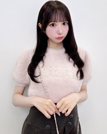ビジューロゴフェザーニット