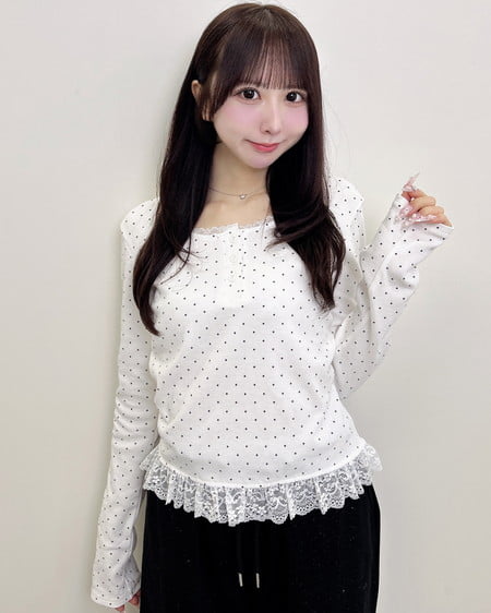 INGNI（イング） ヘンリーネックレース付プレートロゴリブ長袖トップス ｵﾌｸﾛ/ﾄﾞｯﾄ