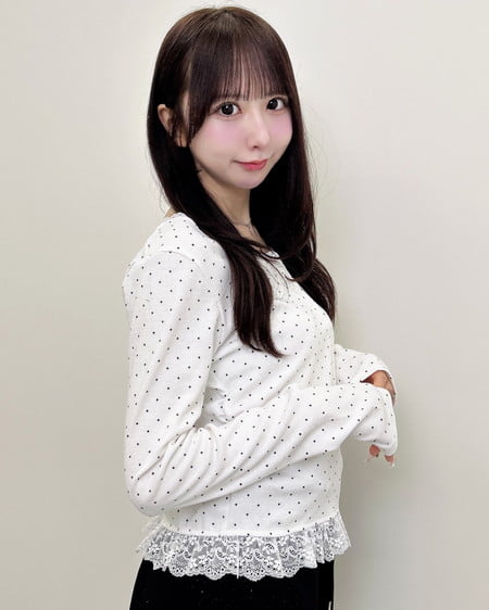 INGNI（イング） ヘンリーネックレース付プレートロゴリブ長袖トップス ｵﾌｸﾛ/ﾄﾞｯﾄ