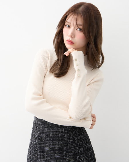 【9／2 2時までの限定価格】【リバイバル／WEB限定】ボトルネック袖金ボタンニット